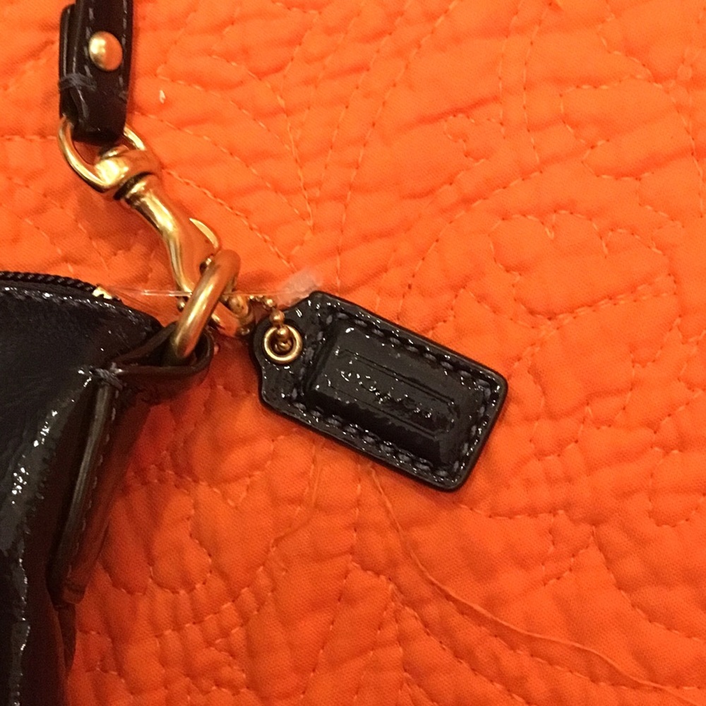 COACH patent wallet Wristlet in navy. EUC - Picture 7 of 8